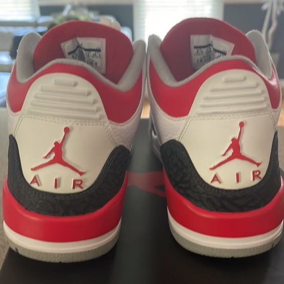 Air Jordan Retro 3 Fire Red 2013 - Picture 4 of 10
